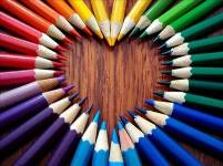 corazon-con-lapices-de-colores